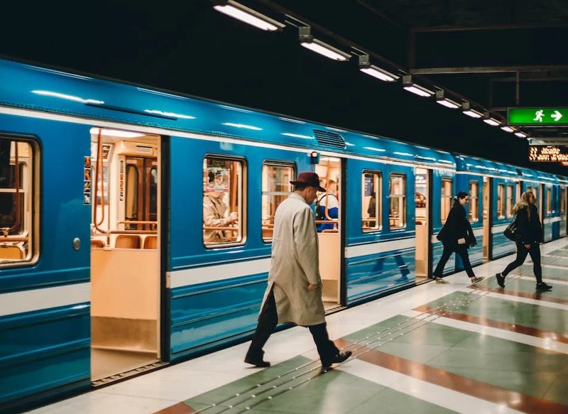 EL TREN Y EL METRO, DOS DE LAS MEJORES MANERAS DE MOVERSE DE UN LUGAR A OTRO