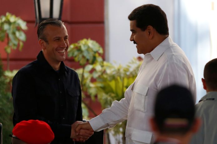 Nicolás Maduro y Tareck El Aissami envueltos en el escándalo de corrupción de PDVSA.
