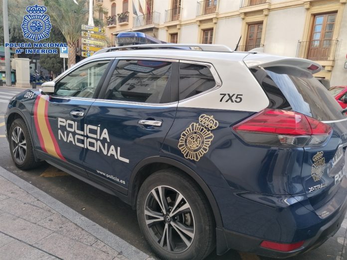 La Policía Nacional atiende la situación de las citas de asilo.