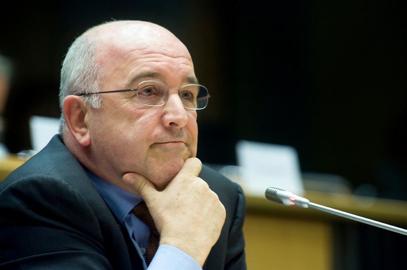 La figura de Joaquín Almunia: su papel en la política económica y europea 1 Moncloa Una vida dedicada a la política
