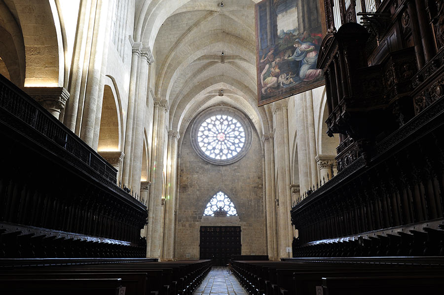 La impresionante fachada principal de la catedral de Tarragona