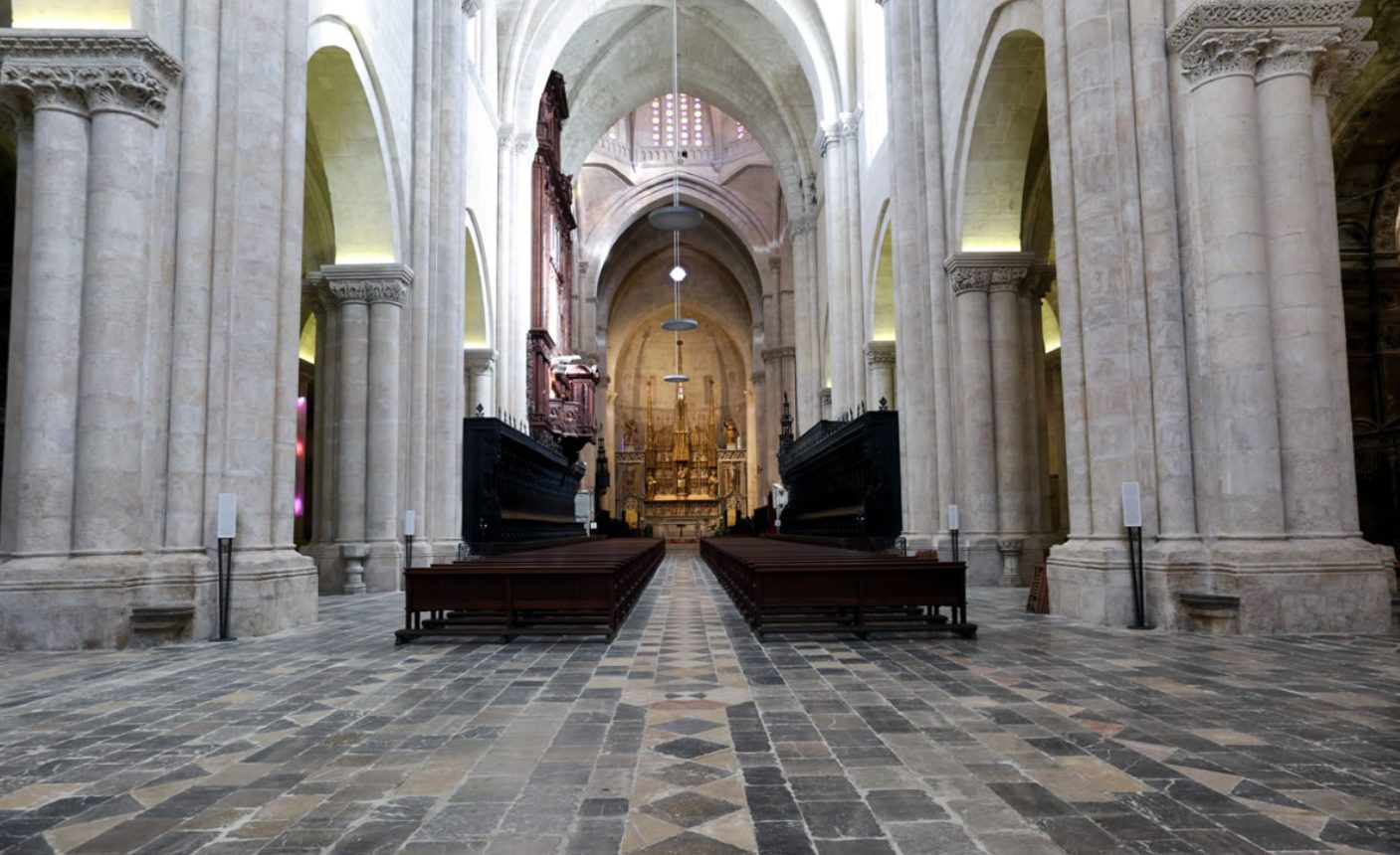 Explorando el Claustro Gótico de la Catedral de Tarragona