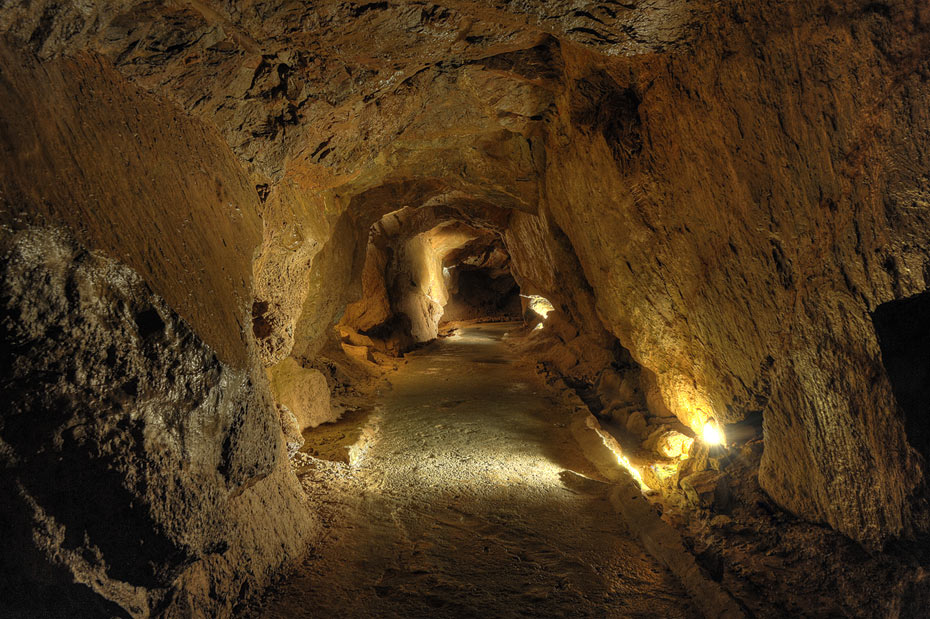 Explorando los misteriosos túneles de la Cueva de San José en Valencia