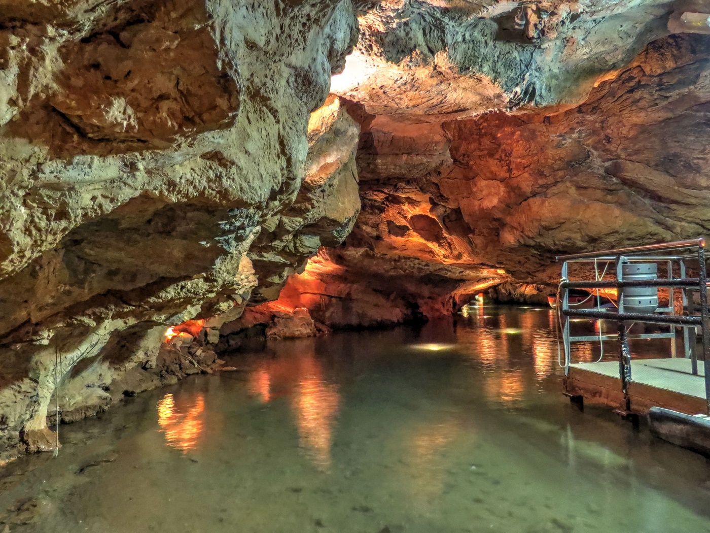 Descubre los antiguos restos arqueológicos de la Cueva de San José en Valencia