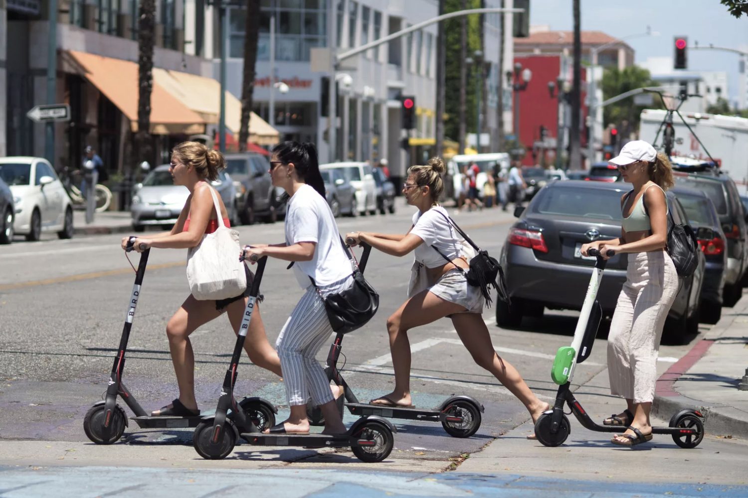 Las ventajas de los monopatines eléctricos: el futuro del transporte urbano 2 Moncloa Los monopatines eléctricos: una forma segura de transportarse