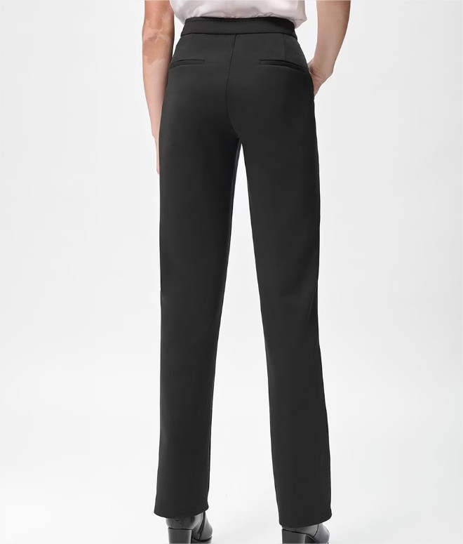 Pantalón de vestir de mujer de color negro acampanado