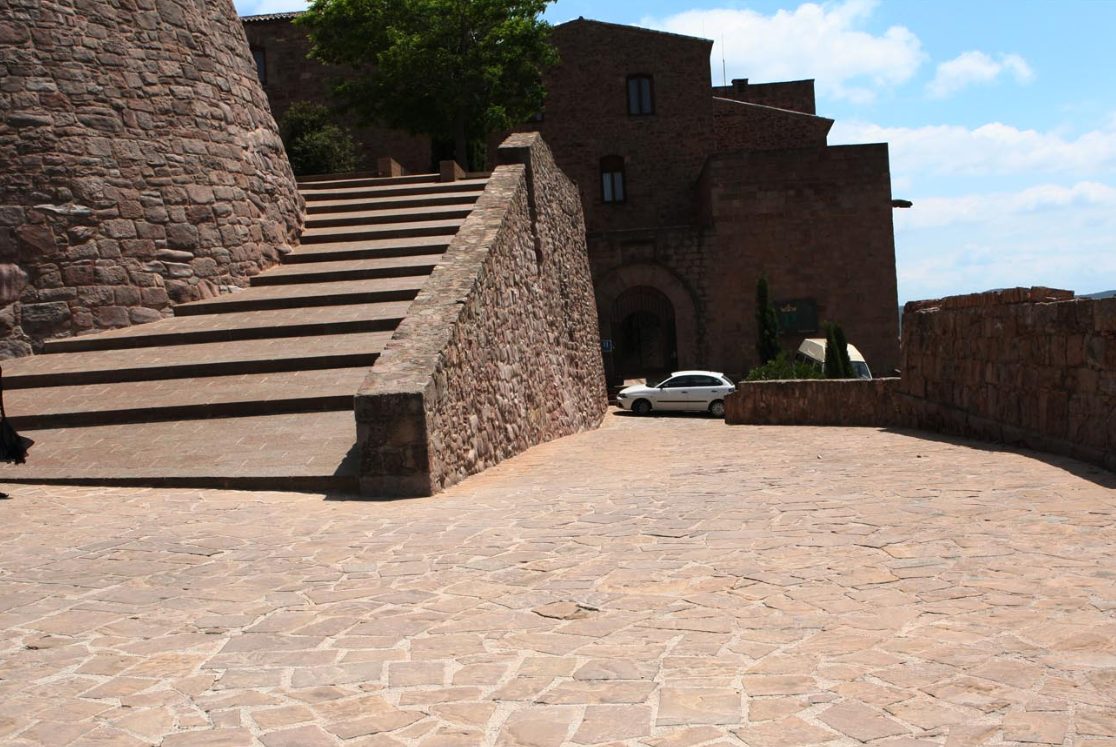 Parador de Cardona Torre de los Caballeros, una torre de vigilancia con vistas de la fortaleza