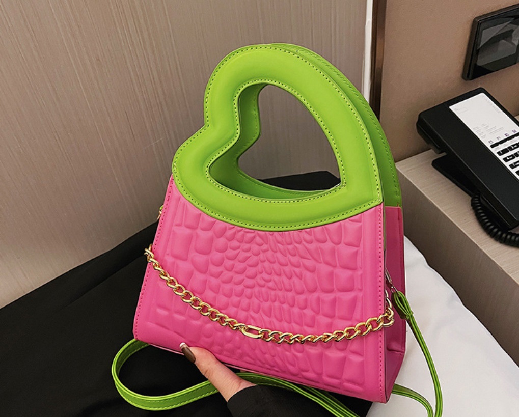 bolso combinado con corazón