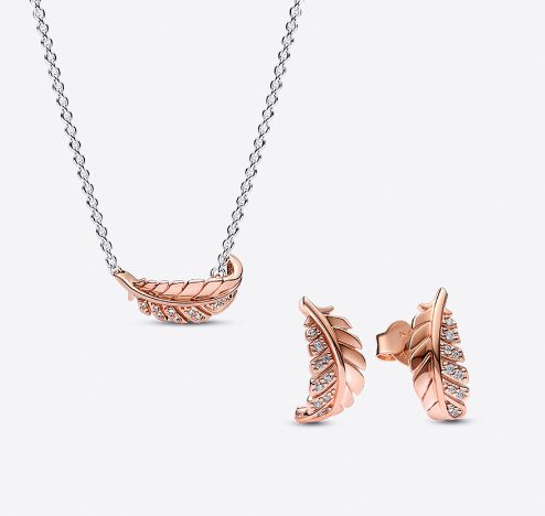 collar y pendientes plumas curvadas