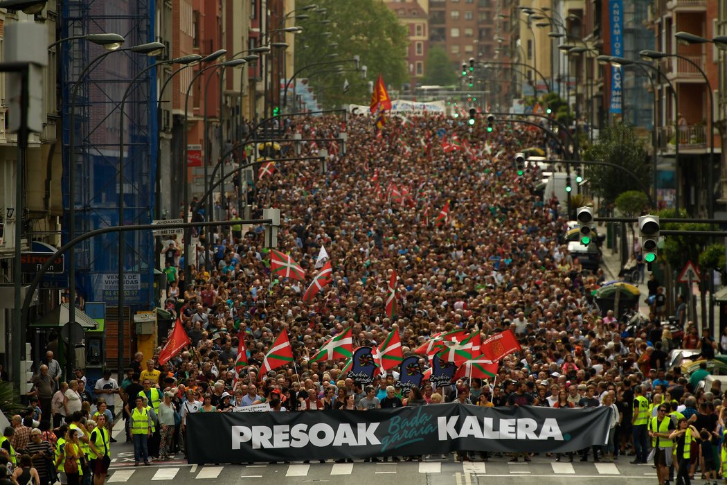 Los ciudadanos españoles se unen para resistir la violencia de ETA en los 90