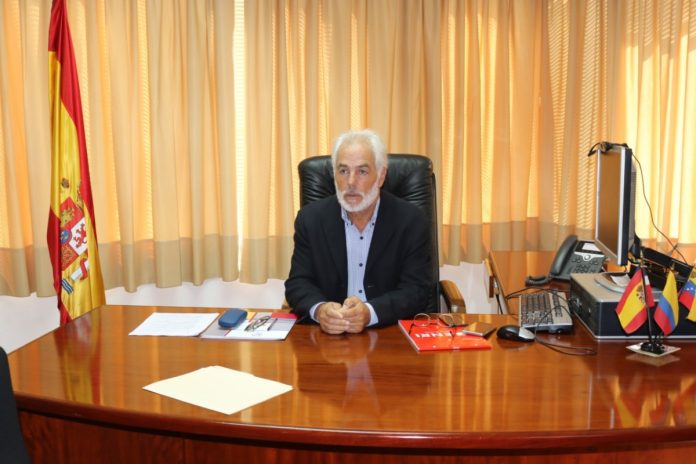 José Francisco Arma Pérez, Consejero de la embajada de España en Venezuela.