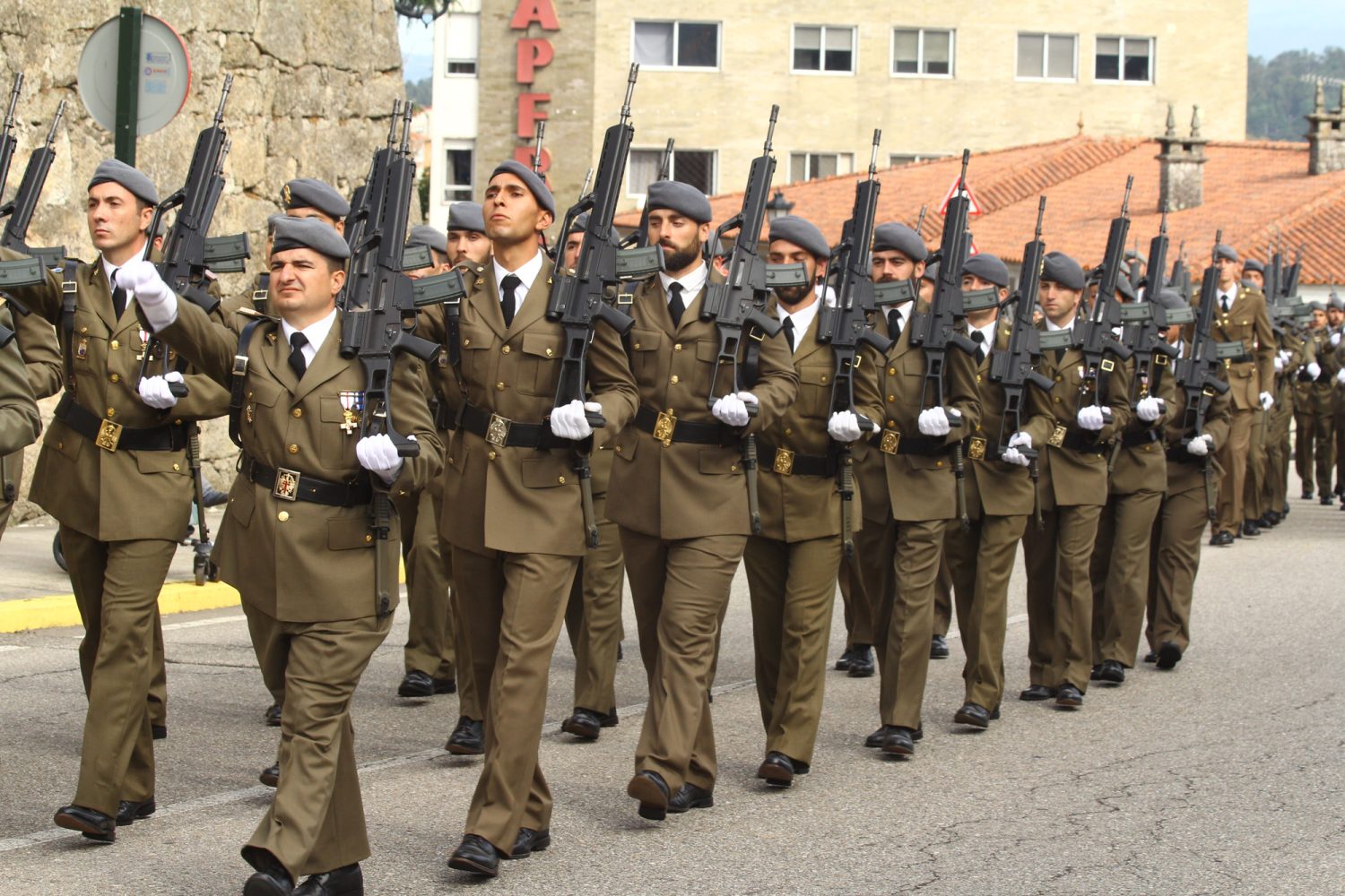 En el contexto actual que vive España nos haría mucha falta volver al  Servicio Militar Obligatorio»