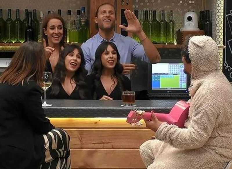 EL RESTO DE LOS CLIENTES SON FIGURANTES