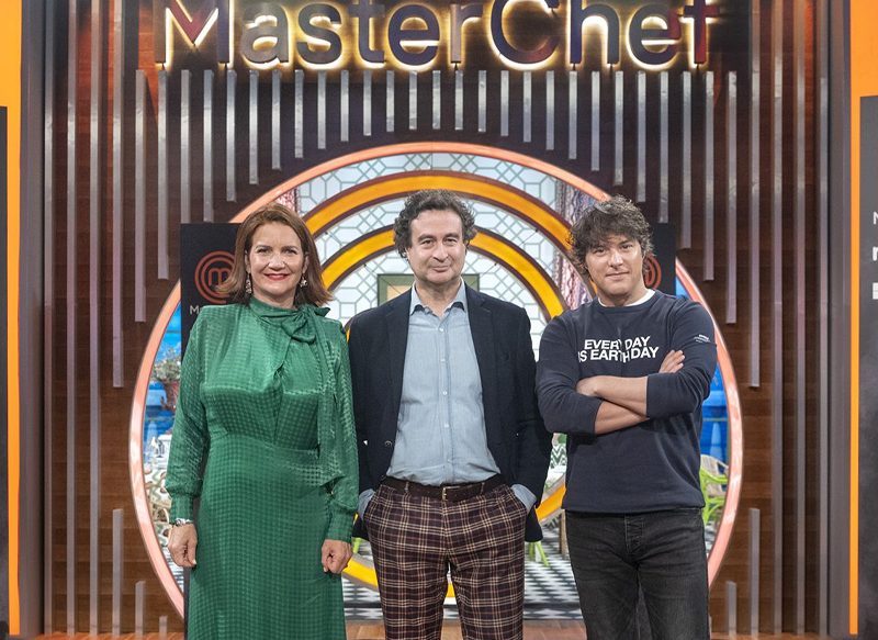 LARRAITZ ACUSA DE ACTOR AL SACERDOTE DE MASTERCHEF 11