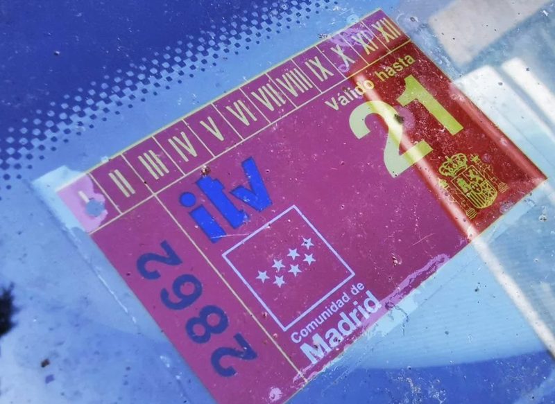 CÓMO OBTENER LA PEGATINA QUE DEBES LLEVAR EN TU VEHÍCULO