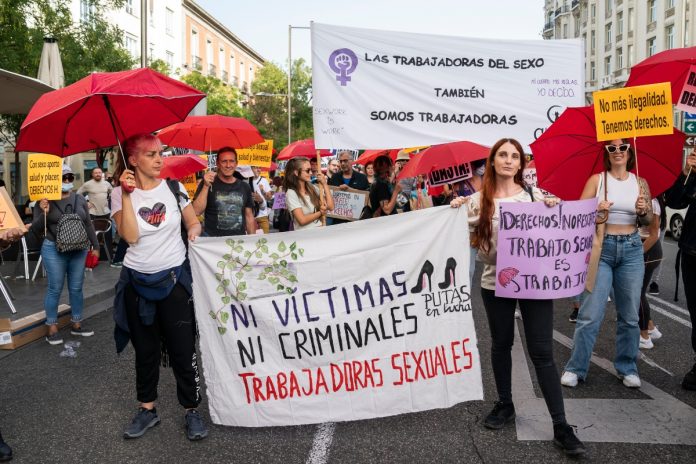 Protesta de trabajadoras sexuales contra la abolición de la prostitución.