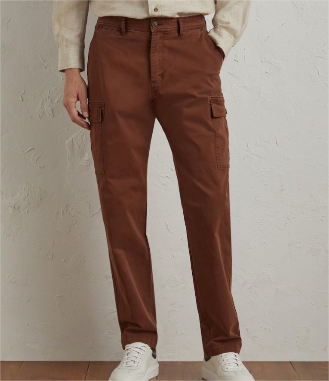 Pantalón tipo cargo de hombre
