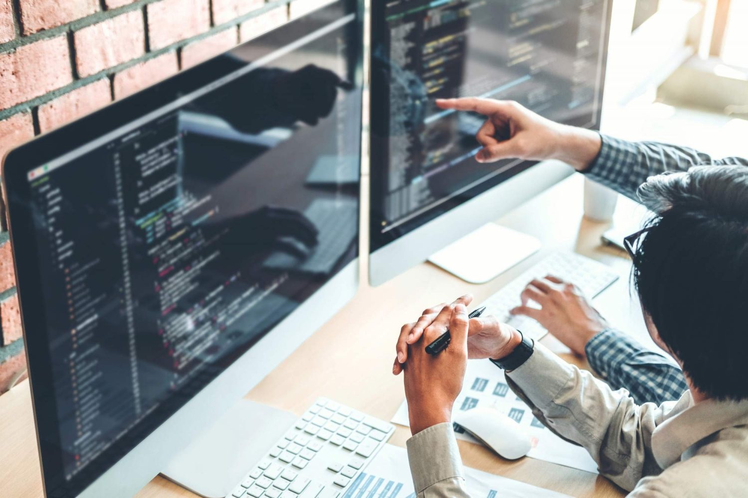 Ciberseguridad empresarial: cómo proteger tus activos digitales 4 Moncloa Qué papel desempeñan los profesionales de la ciberseguridad