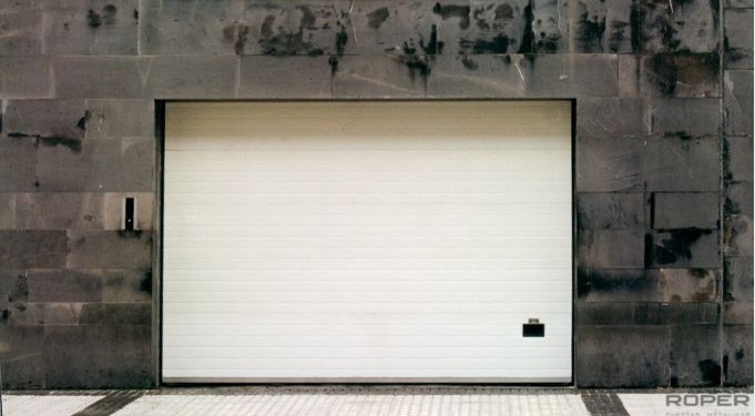 Puerta Metálica de garaje de Roper