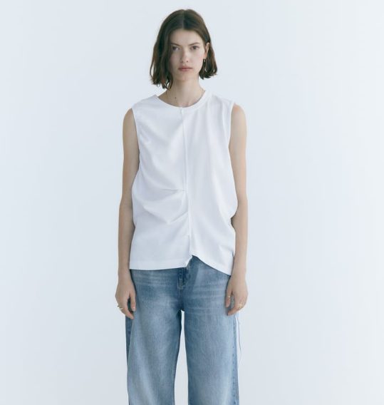 camiseta cut out frunce