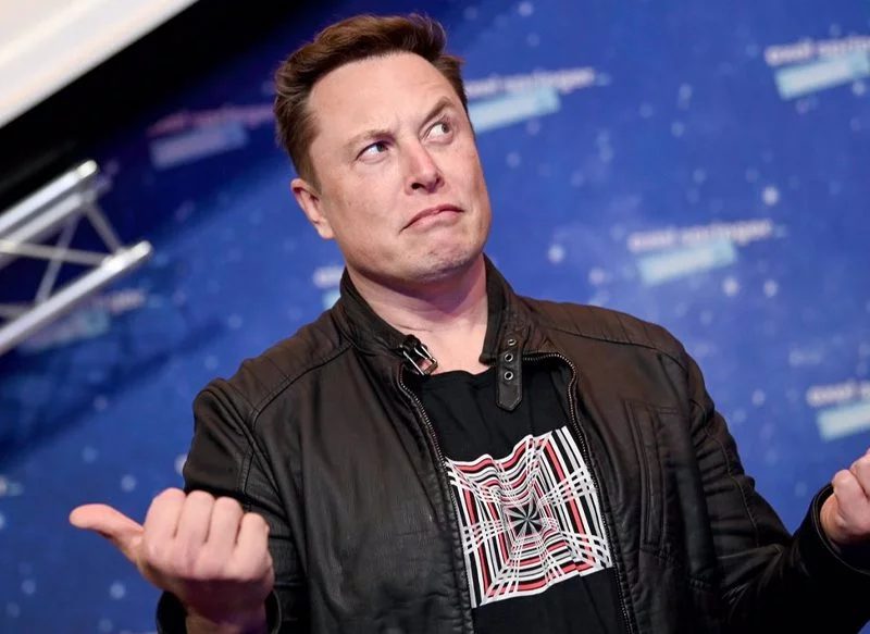 ELON MUSK, UNO DE LOS HOMBRES MÁS RICOS DEL MUNDO