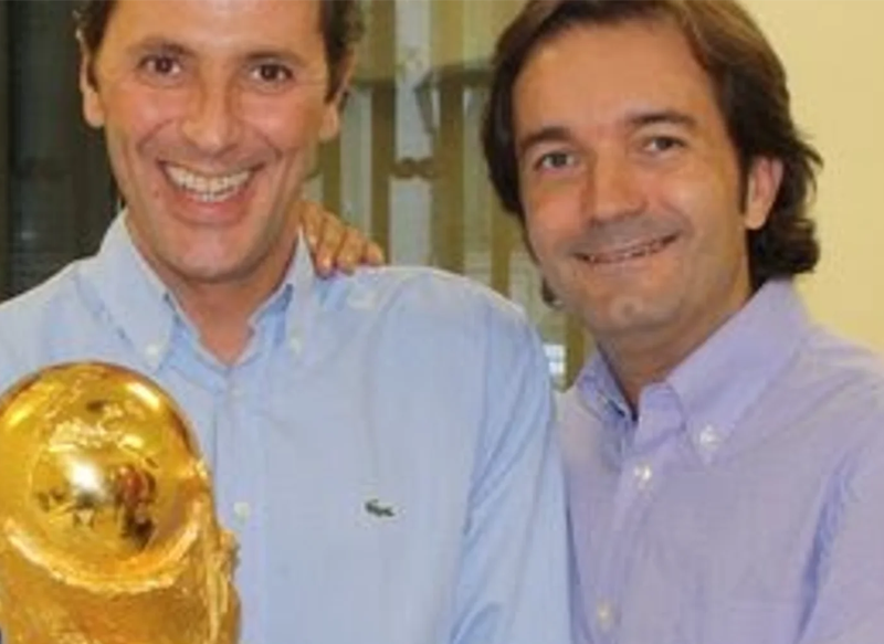 ESTAFA A SUS COMPAÑEROS