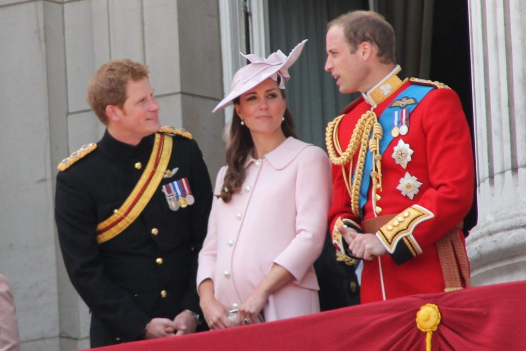 harry junto a guillermo y kate