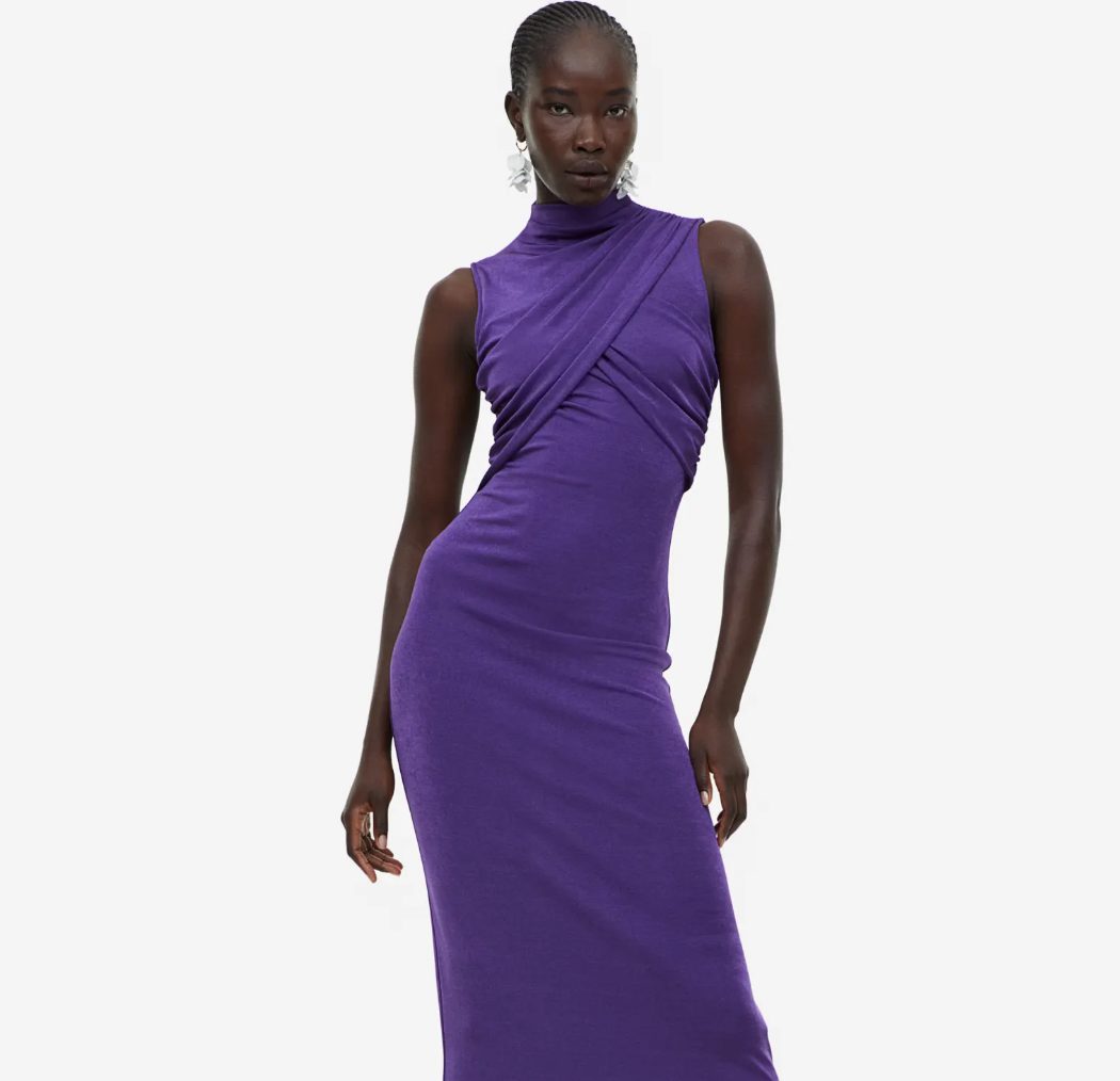 vestido ajustado drapeado morado