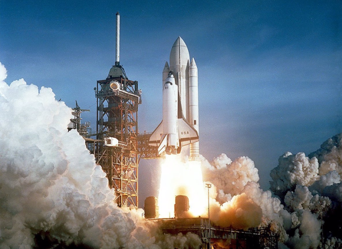 LA NASA DEBE REDUCIR LOS COSTES