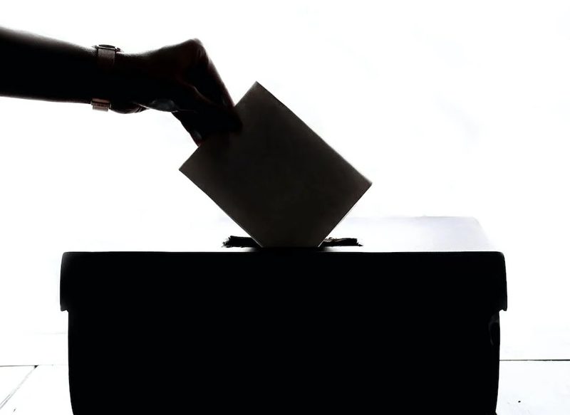 PROGRAMAS ELECTORALES DE MÓSTOLES Y ALCALÁ DE HENARES PARA EL 28M
