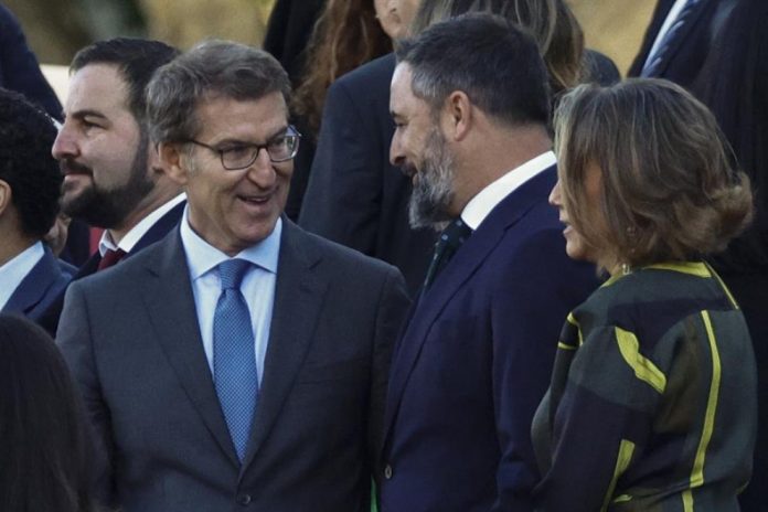 A Abascal no le importa enfrentarse al PP para evitar que se dé recursos a los inmigrantes y ONGs que les ayudan