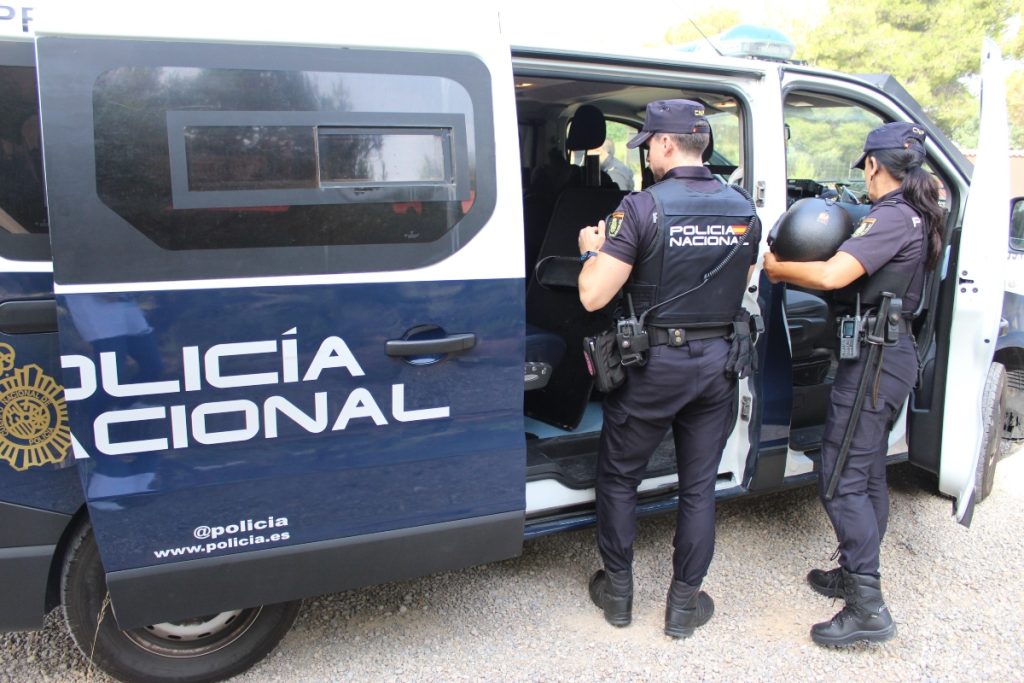La Policía Nacional investiga a las mafias que vendían cupos de asilo.