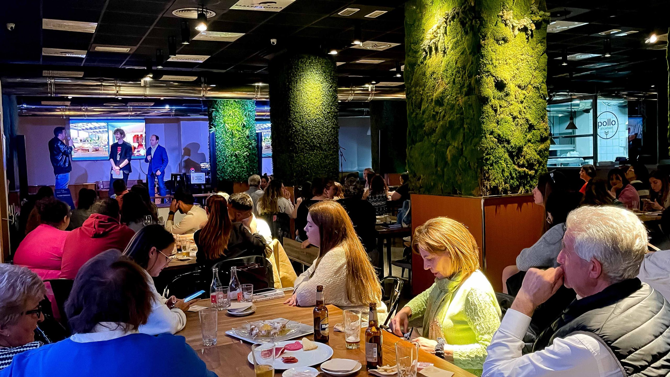 Centraldereservas.com celebra la "Travel Night" con la presencia del escritor Defreds y su CEO Ricardo Buil 1 Moncloa Centraldereservas.com celebra la "Travel Night" con la presencia del escritor Defreds y su CEO Ricardo Buil