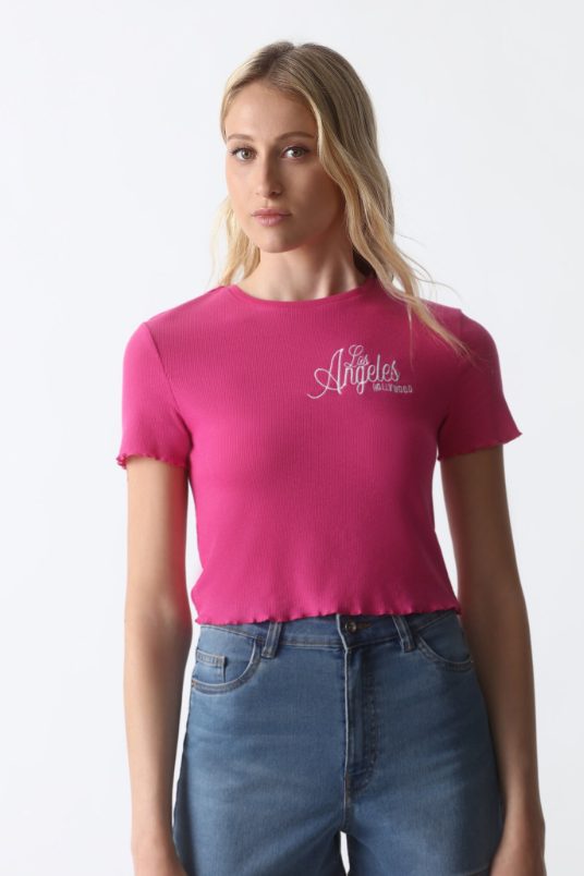 camiseta cropped fucsia