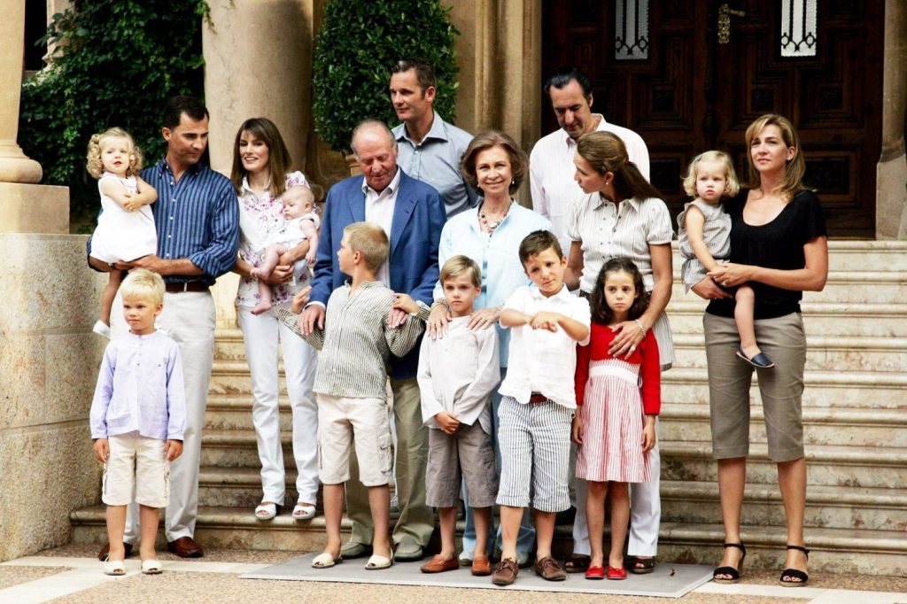 El inesperado compromiso que impulsa al rey Felipe a viajar solo antes de Navidad 3 Moncloa casa real