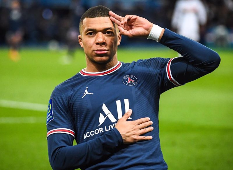KYLIAN MBAPPÉ VUELVE A SER PROTAGONISTA DEL VERANO