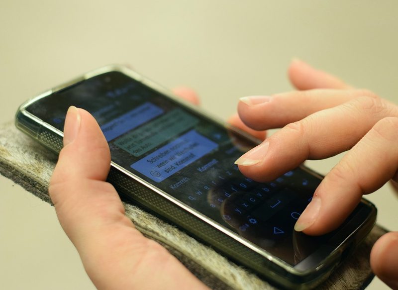 CÓMO SEGUIR CANALES DE WHATSAPP