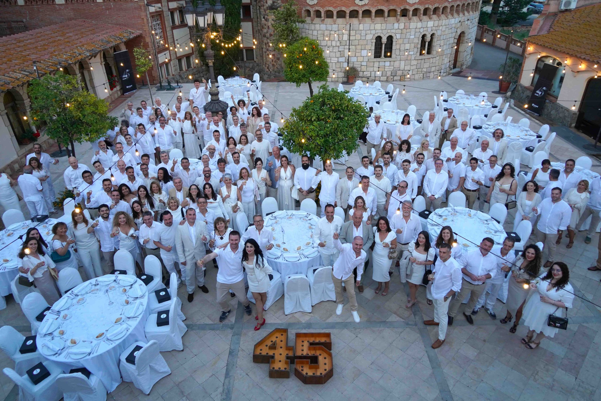 Tempel Group celebra sus 45 años de trayectoria profesional 1 Moncloa FOTO 45 ANIVERSARIO scaled Moncloa