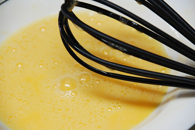 Deslumbra como anfitrión estelar en estas fiestas con la espectacular receta del tronco de Navidad 1 Moncloa batir huevos