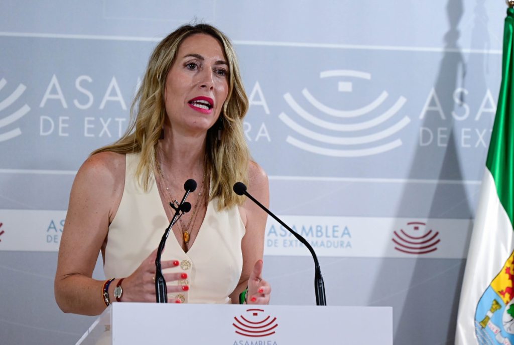 María Guardiola tuvo que cerrar un pacto con Vox para que no se repitieran elecciones en Extremadura