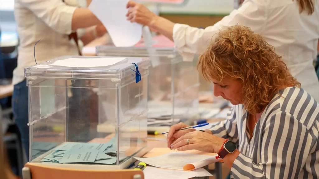 mesa urnas Moncloa