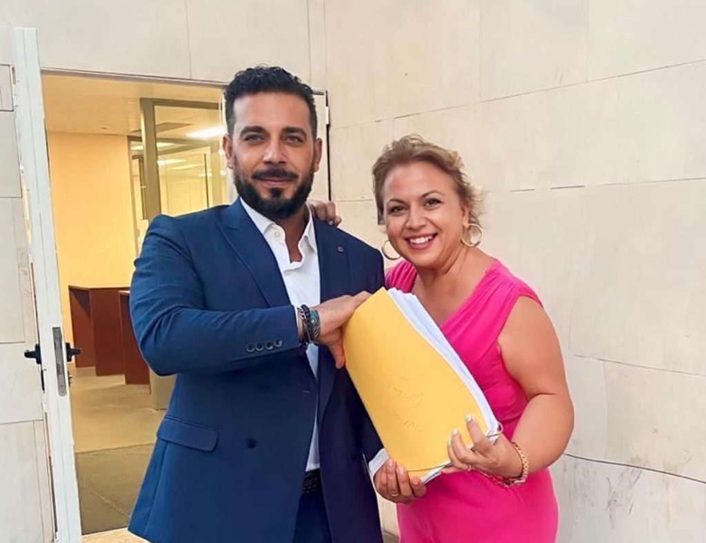 Susana Pastor (Caminando Juntos): «Macarena Olona es la única que ha dado la cara por nosotras» 1 Moncloa Susana Pastor y Jorge Molina, cabezas de lista para el Congreso y Senado, respectivamente, de Caminando Juntos, el partido de Macarena Olona