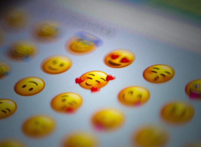 LA HISTORIA DE LOS EMOJIS