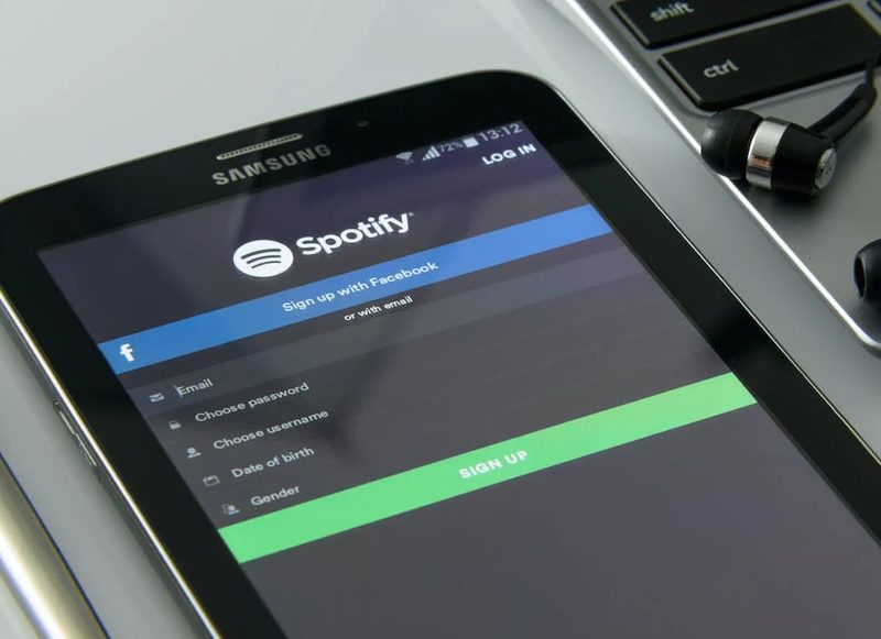 SPOTIFY BUSCA FRENAR SUS PÉRDIDAS