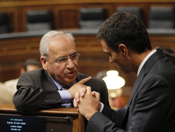 Alfonso Guerra y Pedro Sánchez, enfrentados por la deriva del PSOE