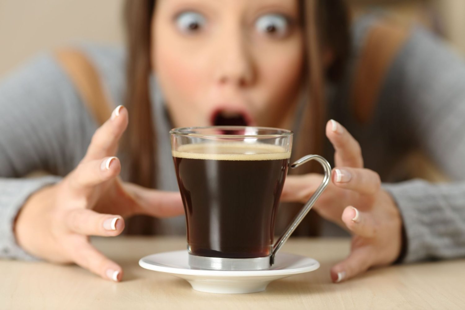 Limite el consumo de productos que contienen cafeína