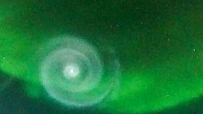 La espiral vista en el cielo de Alaska ¿Qué era?