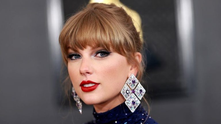 Taylor Swift es la primera mujer con 4 discos en el Top 10 de Billboard