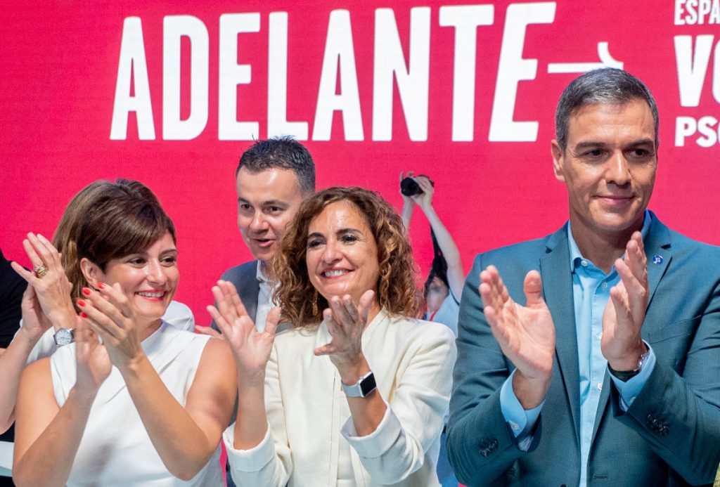 Isabel Rodríguez, María Jesús Montero y Pedro Sánchez ofrecen la mayor oferta de empleo público