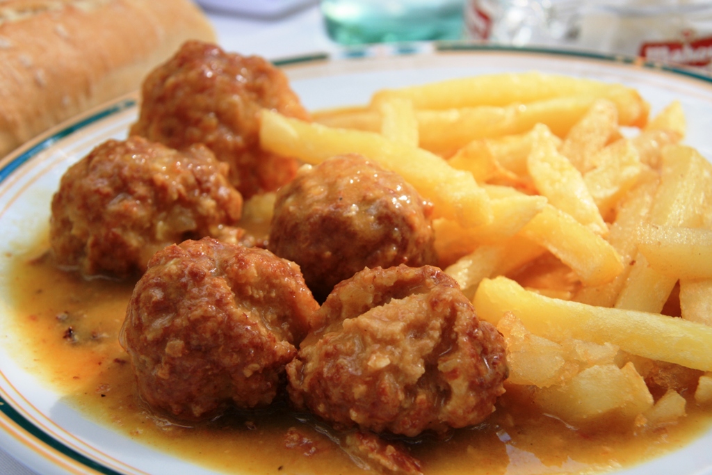 servir albondigas
